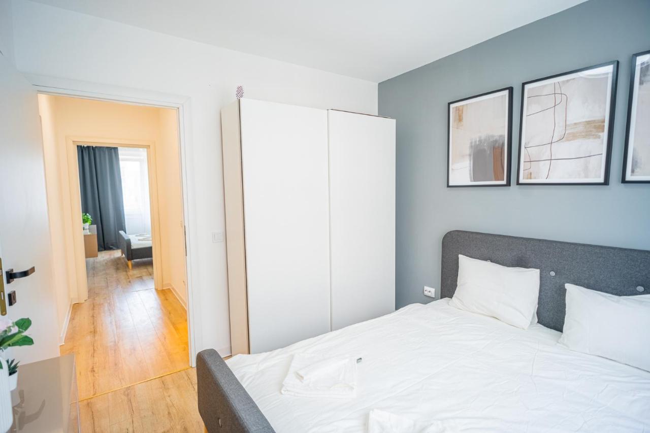 Refreshingly Chic: Newly Renovated 2Br Apartment Bukares Bagian luar foto
