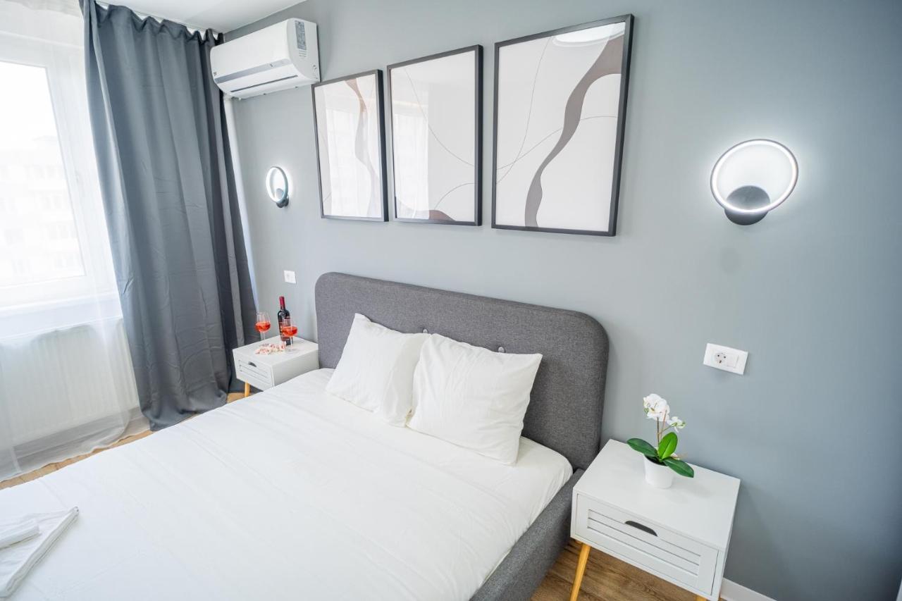 Refreshingly Chic: Newly Renovated 2Br Apartment Bukares Bagian luar foto
