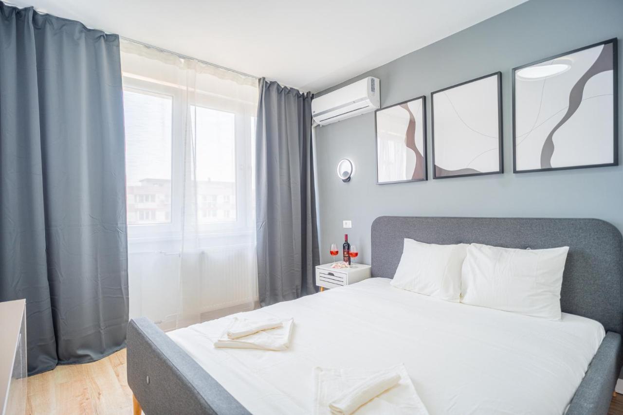Refreshingly Chic: Newly Renovated 2Br Apartment Bukares Bagian luar foto