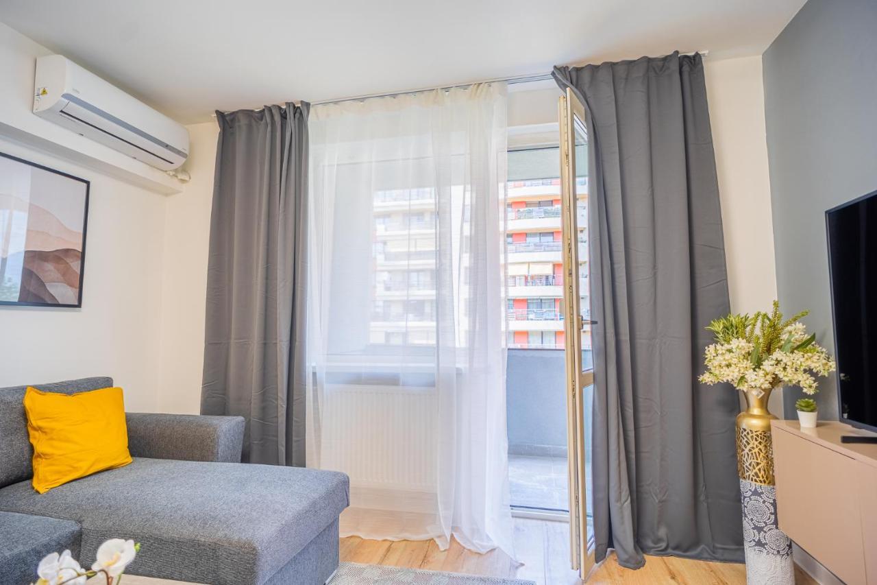 Refreshingly Chic: Newly Renovated 2Br Apartment Bukares Bagian luar foto
